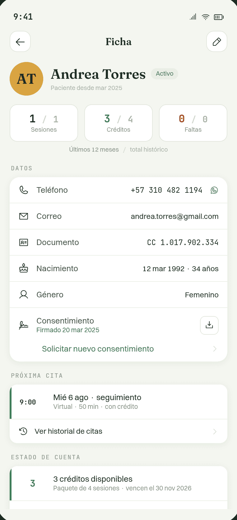 Ficha de paciente con el consentimiento firmado, su fecha y la autorización de datos