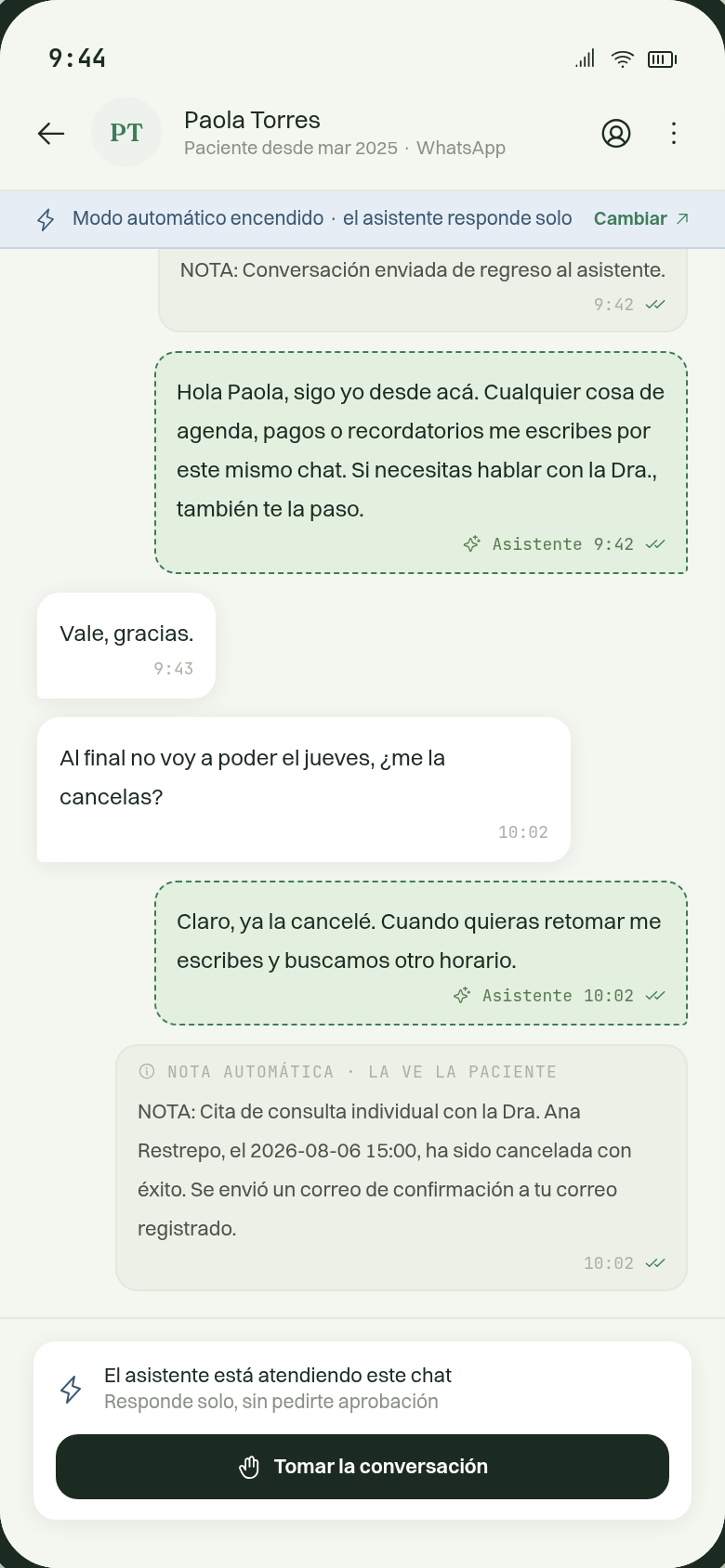 Un chat donde alternan el asistente y la profesional sobre el mismo número