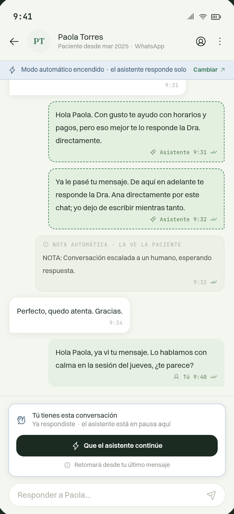 Conversación en la que el asistente deja de responder y le pasa el chat a la profesional